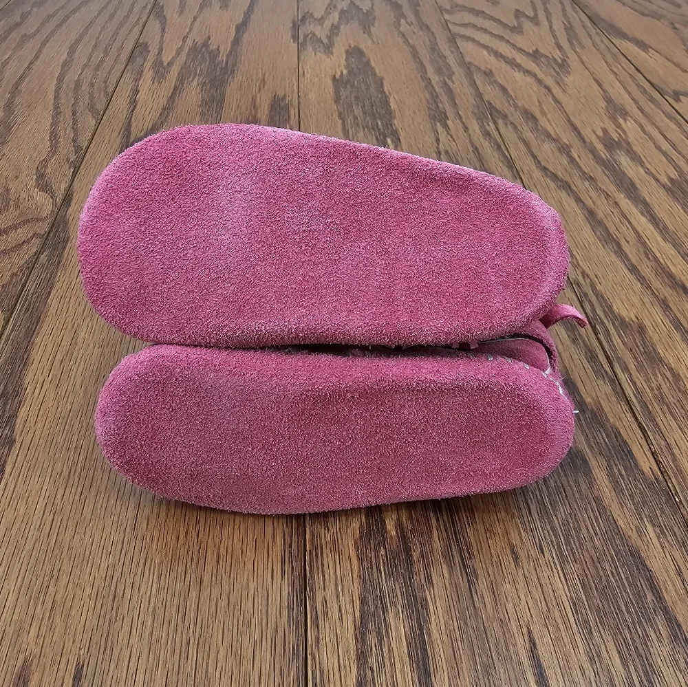 Minnetoka Musk‎ Pink Fringe Infant Moccasins